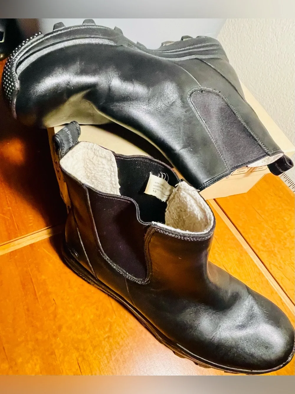 GoLite Winter Lite Waterproof Chelsea Boots Black Leather Shearling Lined 10